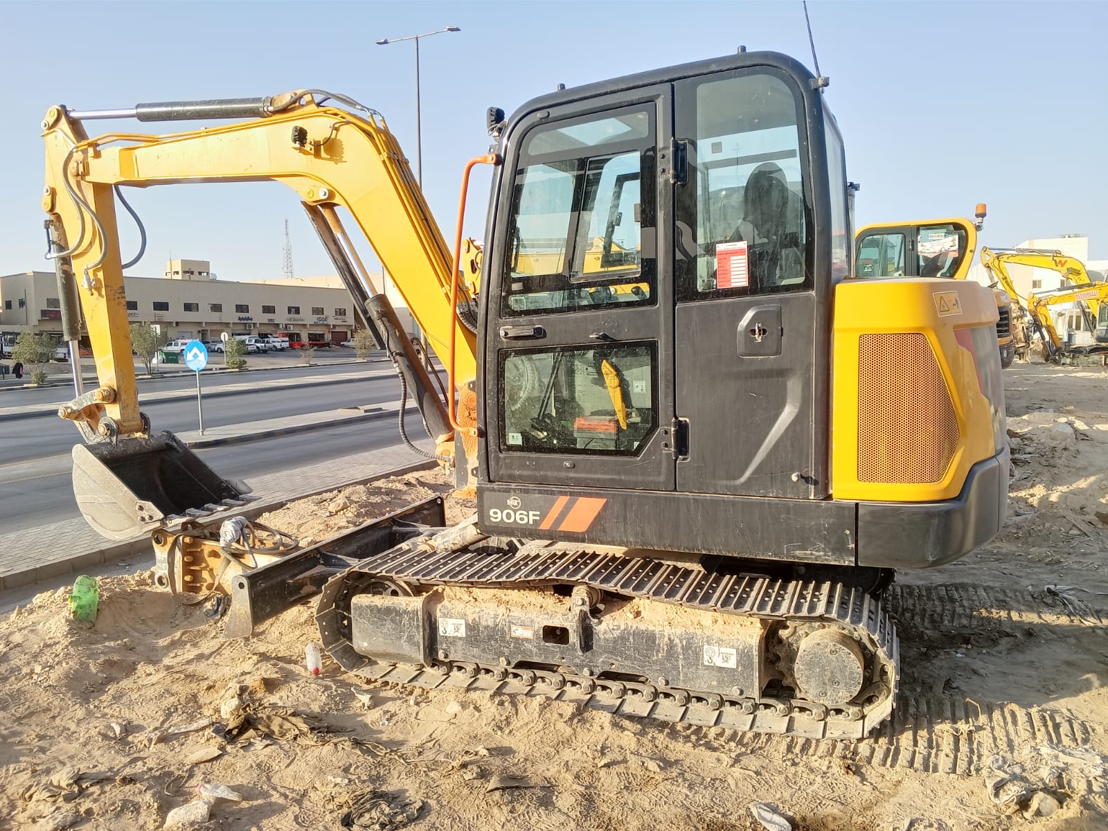 بوكلين ميني 1.5 طن للايجار - اركان البناء
